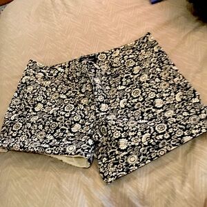 NWT Am Eagle size 6 Black & White shorts